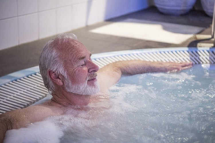 Hot Bath Benefits - 8 Reasons Why Hot Baths Are Good For Your Health